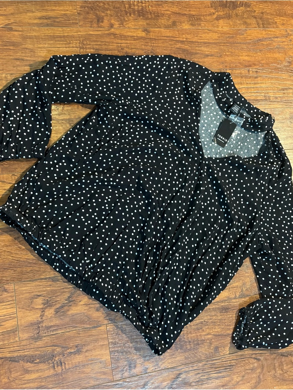 NWT torrid women’s size 1 long sleeve polka dot v neck blouse